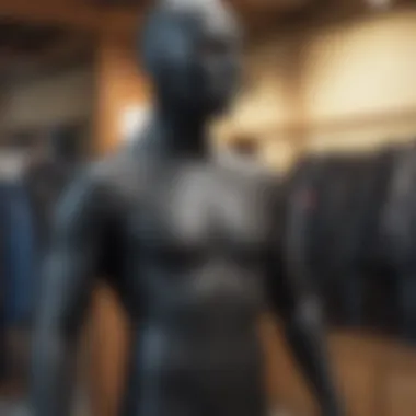 Illustration of a well-fitted wetsuit on a mannequin